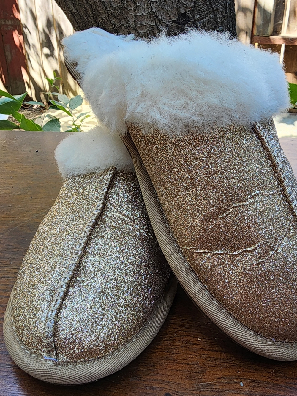 UGG Scuffette II Metallic Sparkle Gold Slippers Size [6]